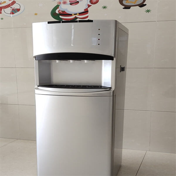 وفر المال وقلل من هدر البلاستيك باستخدام جهاز توزيع مياه رئيسي