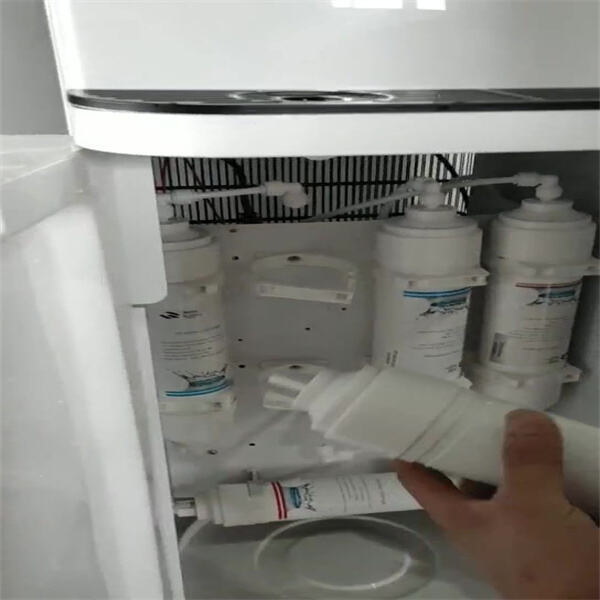 Experimenta agua potable pura y refrescante con el purificador de agua inteligente