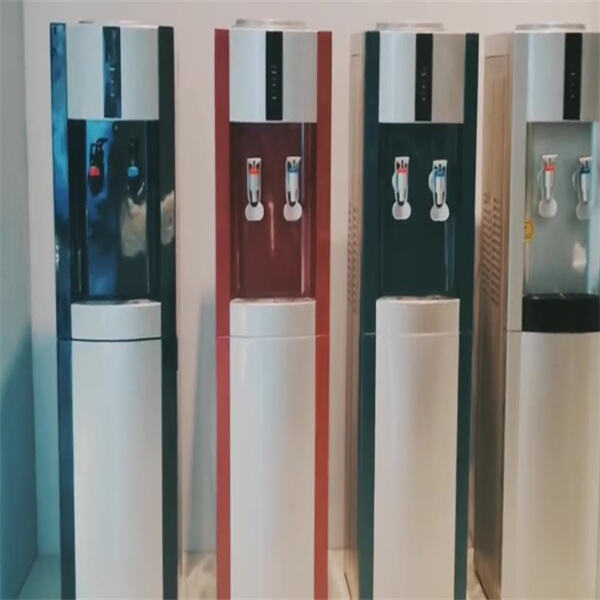 Bleib den ganzen Tag über mit einem praktischen weißen Wasserspender erfrischt