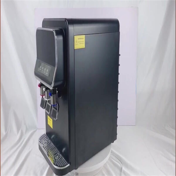 How Small Ice Cubes Keep Your Drinks Extra Chilly