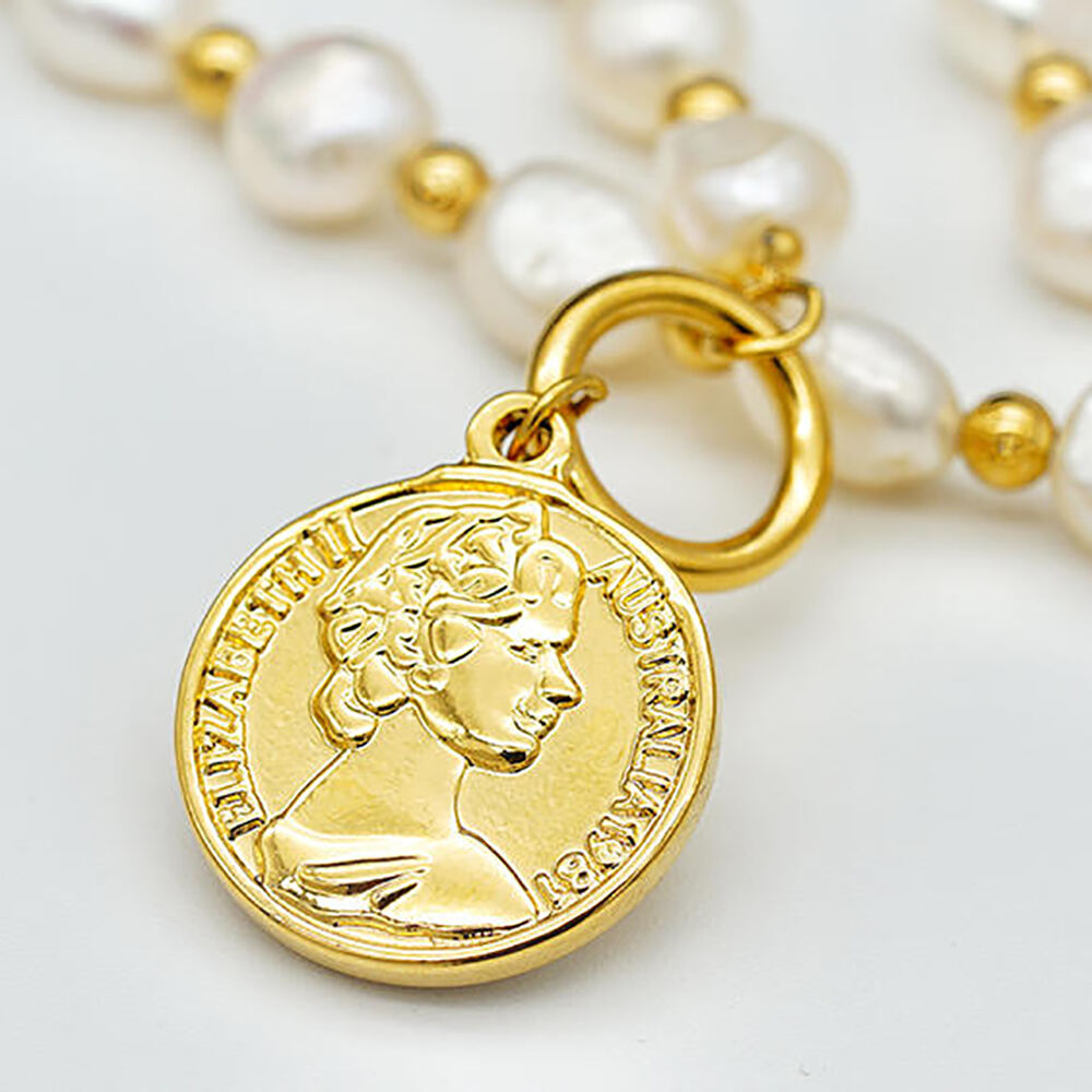 Baroque freshwater pearl necklace female niche retro coin portrait pendant short style clavicle necklace