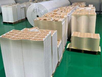 Kraftova papirnata jedilna posoda: Ravnoteža med odpornostjo na toploto in trajnostnostjo