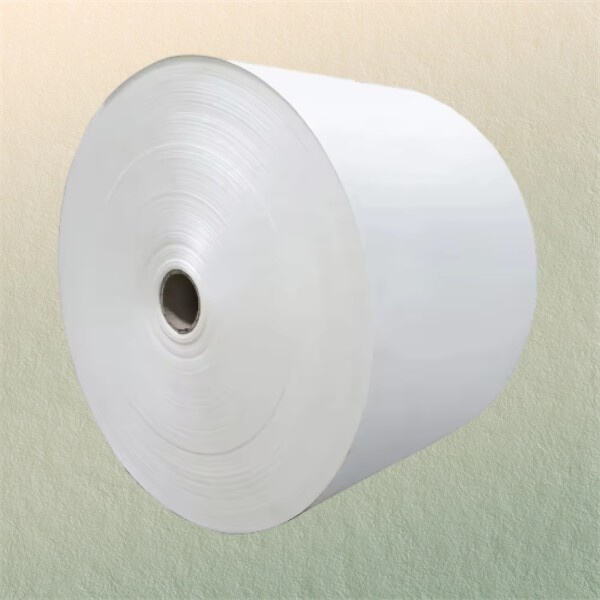 Mantenint begudes calentes i les mans fresques amb bolcs de paper blancs