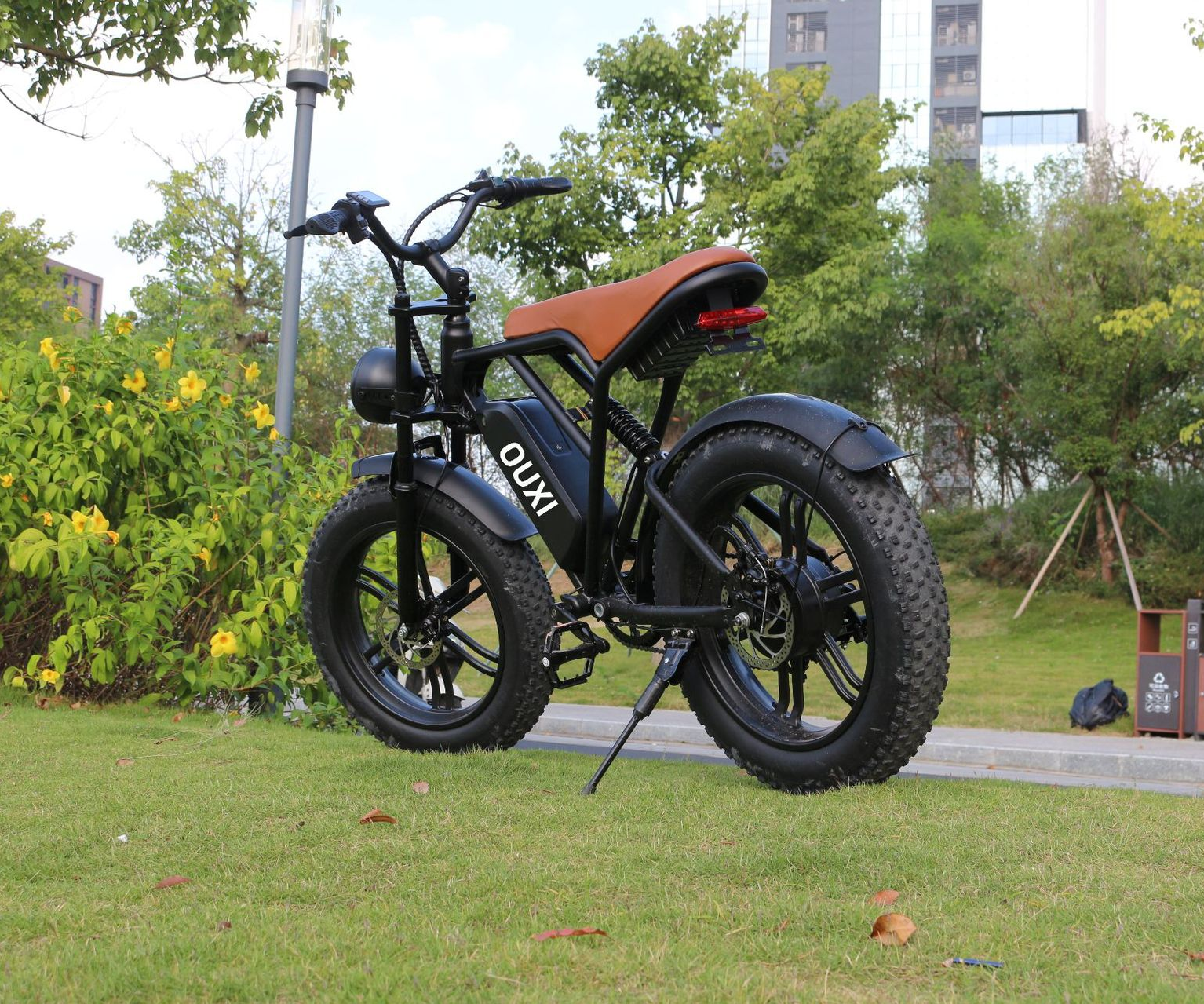 Adopt an Environmentally-Friendly Way of Travelling with OUXI’s Fat Tire Bicycle.