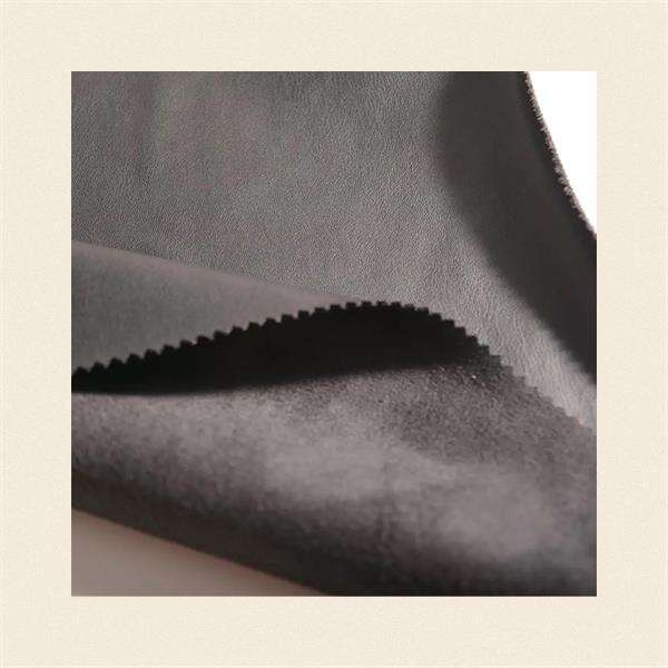 Styling-Tipps, um glatten gestrickten Stoff in Ihre Garderobe zu integrieren