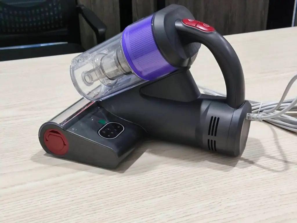 P820 OEM AC300W Handheld UV Dust Mite Vacuum Cleaner supplier