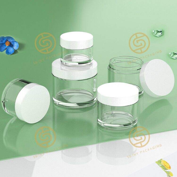Perfect for meal prepping or storing leftovers, these 500ml containers with lids are a kitchen essential