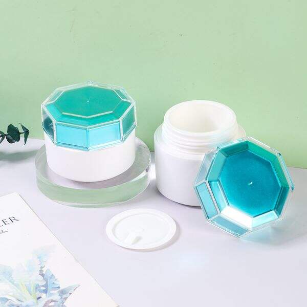 Organize your pantry with these stackable 500ml plastic containers complete with tight-fitting lids