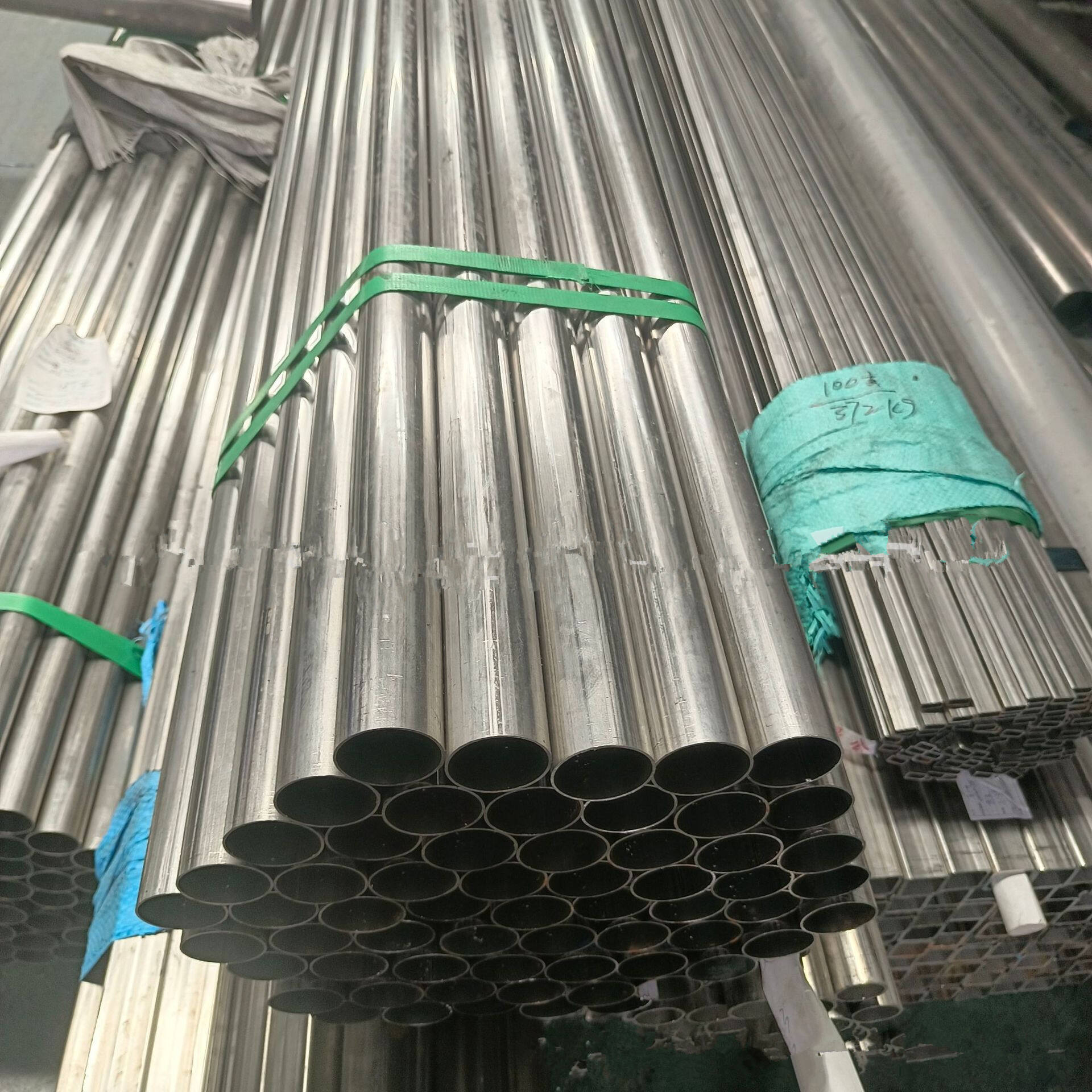 ارتفاع درجة الحرارة سبائك النيكل UNS N07718 Inconel 625 x-750 718 825 سعر أنبوب الأنابيب المستديرة المورد