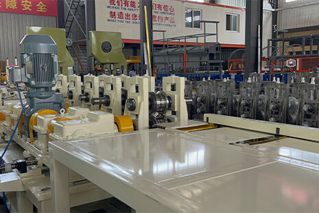 Box beam roll forming machine