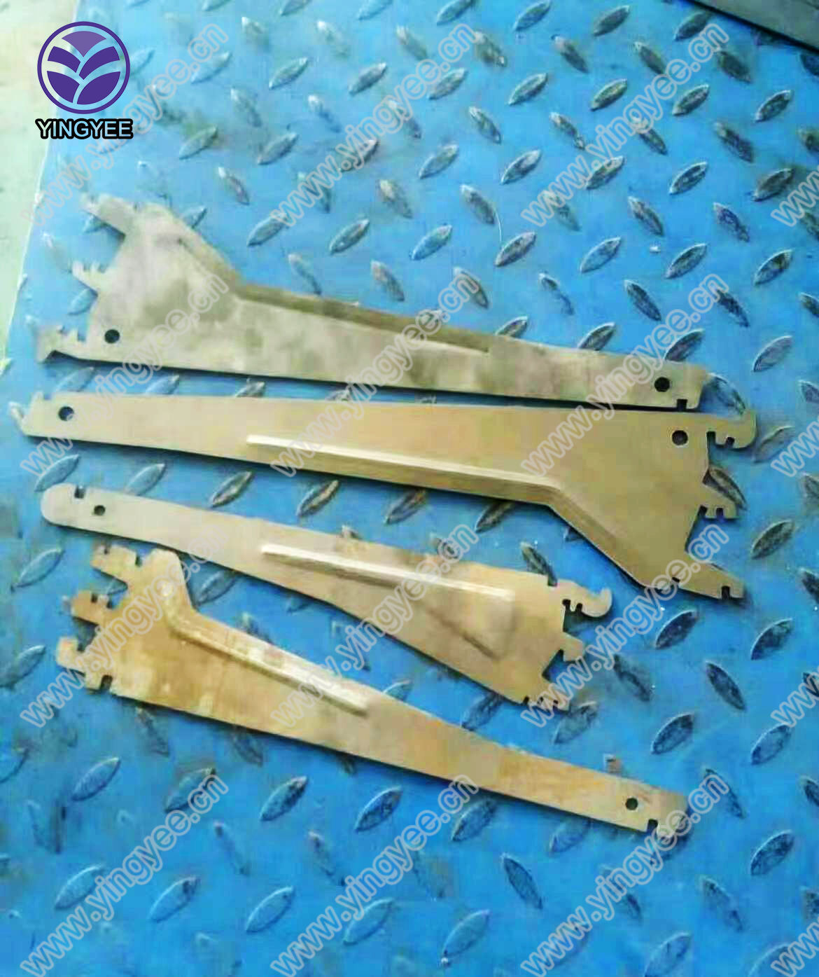 Panel Belakang Rak Supermarket / Mesin Roll Forming Panel Dek detail strip baja galvanis