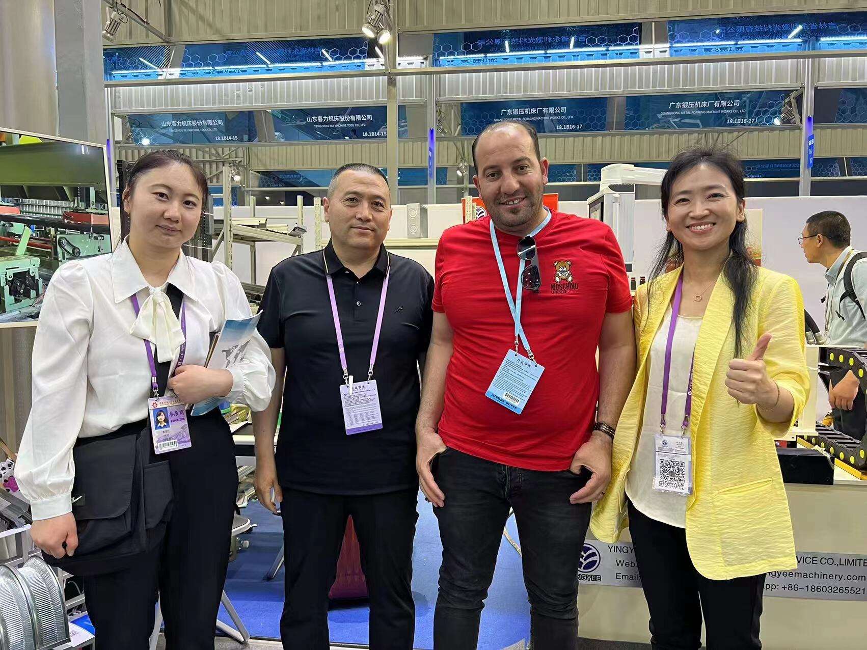 Heißer Verkauf glasierte Dachblech-Rollformmaschine glasierte Dachdeckermaschine bauen Dachziegelmaschine in China Lieferant