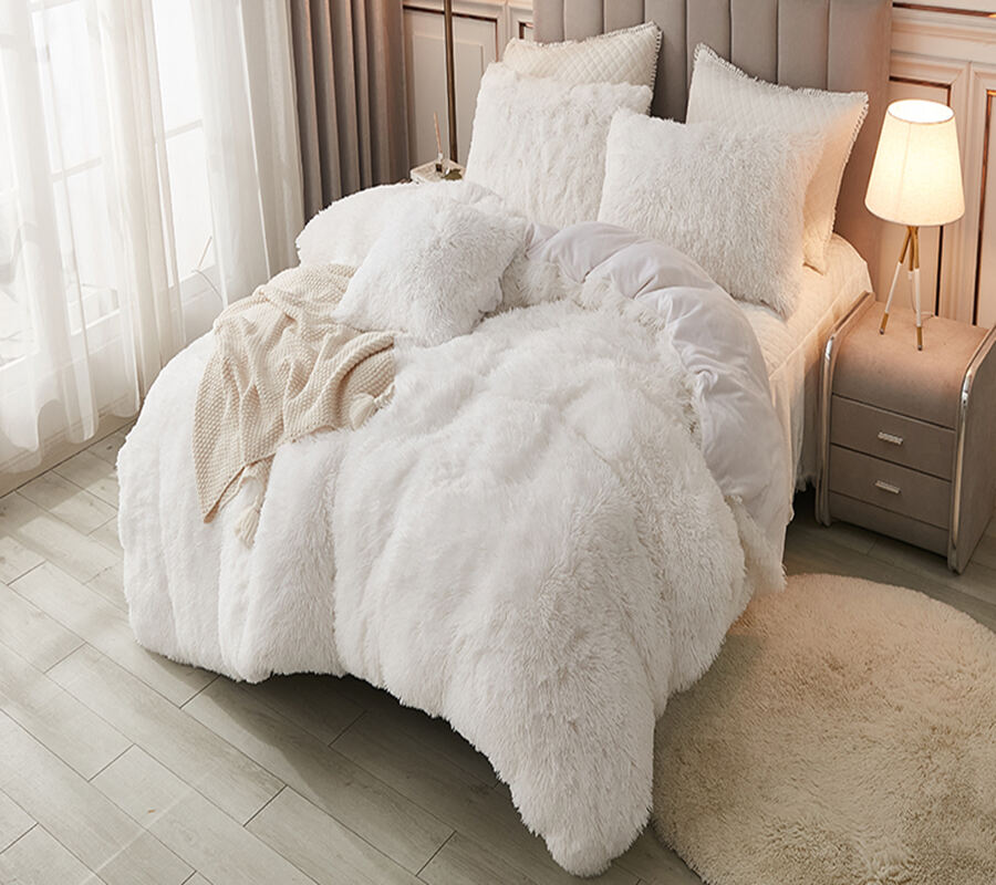 Plush down comforter set Luxury ultra soft down comforter set Fluffy plush bedding details