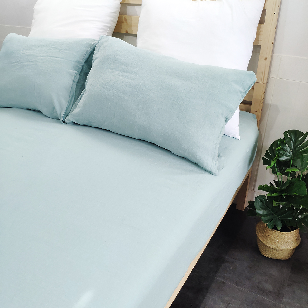 Pure linen sweat-absorbent Breathable bedspread bed sheet mattress protective cover details