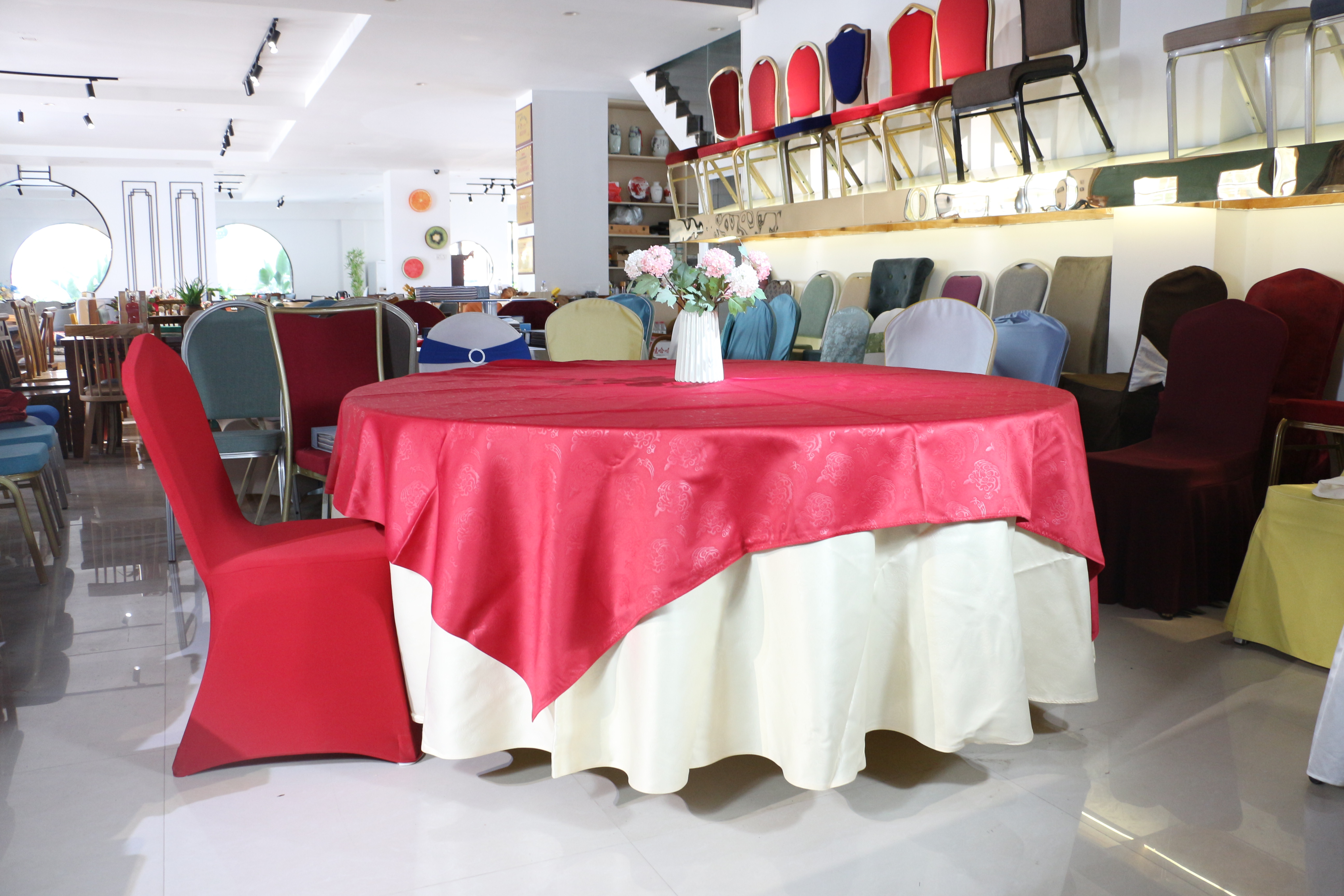 Big discount Luxury spandex wedding round tablecloth hotel restaurant party table cover satin embossing supplier