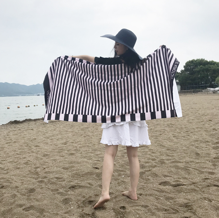 2022 Promotional multi functional microfibre large beach towel supplier