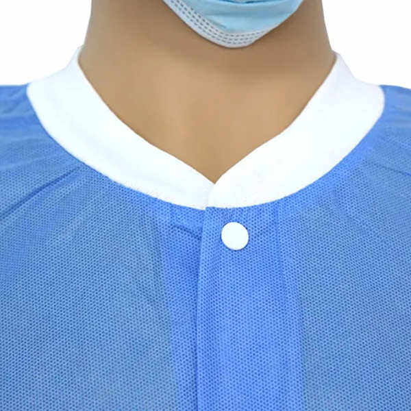 적절한 청색 의료 가운 착용하기