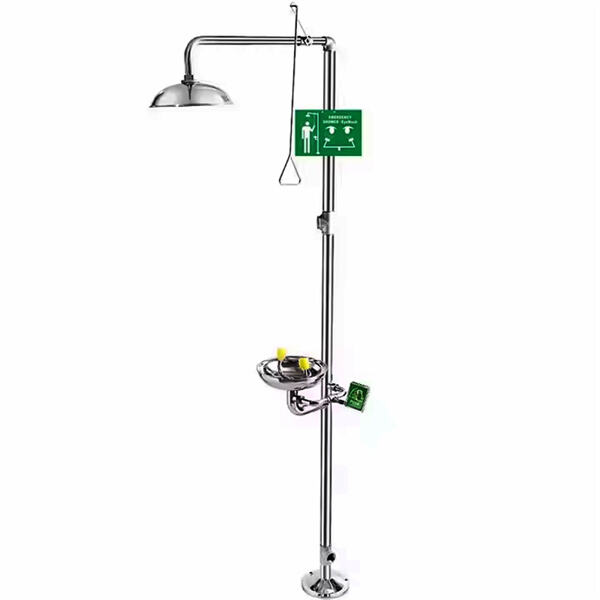 ما هي فوائد وجود محطة غسيل العين في مختبر علمي؟