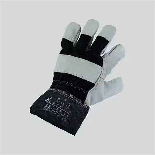 Waterproof and Windproof Gloves for Outdoor Work in Cold Weather