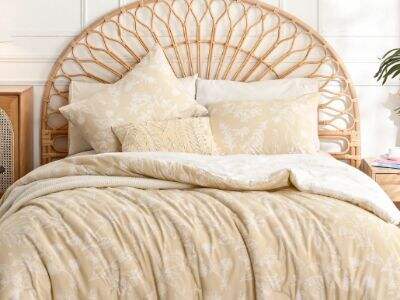 Best practices for storing bulk inventory of Comforter set