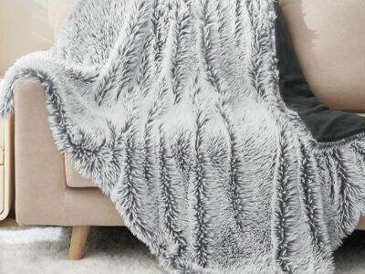 What Are the Top Color and Texture Trends in a Throw&Blanket This Year