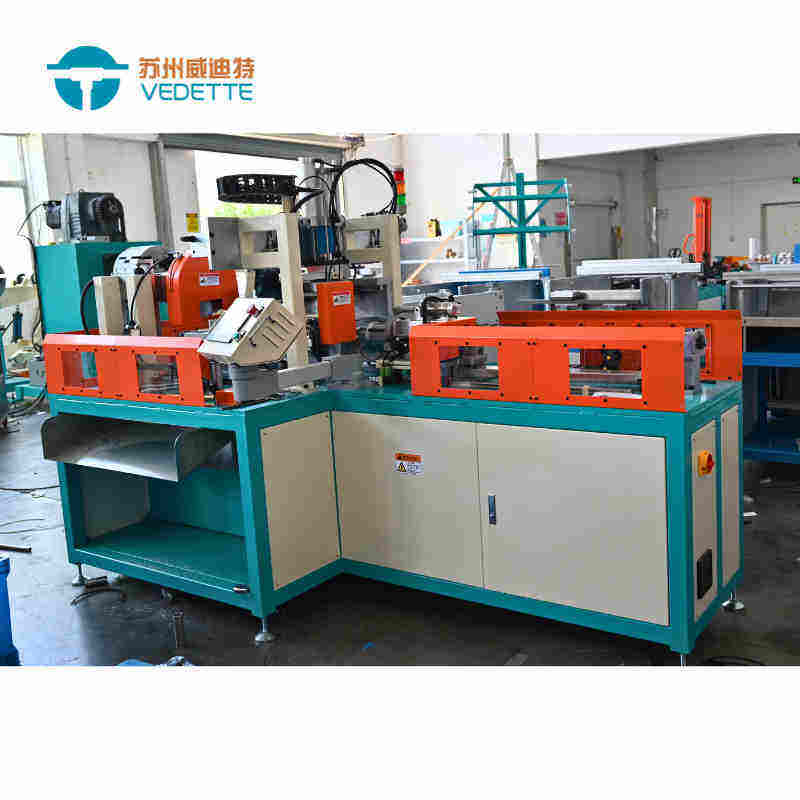 حسّن تدفق عملك باستخدام ماكينات التثقيب CNC