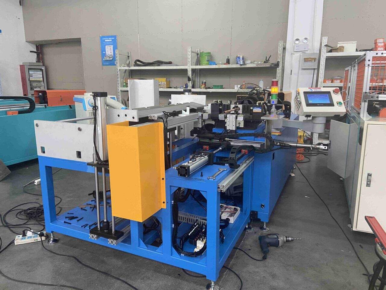 Increase productivity with a hydraulic hole punching machine