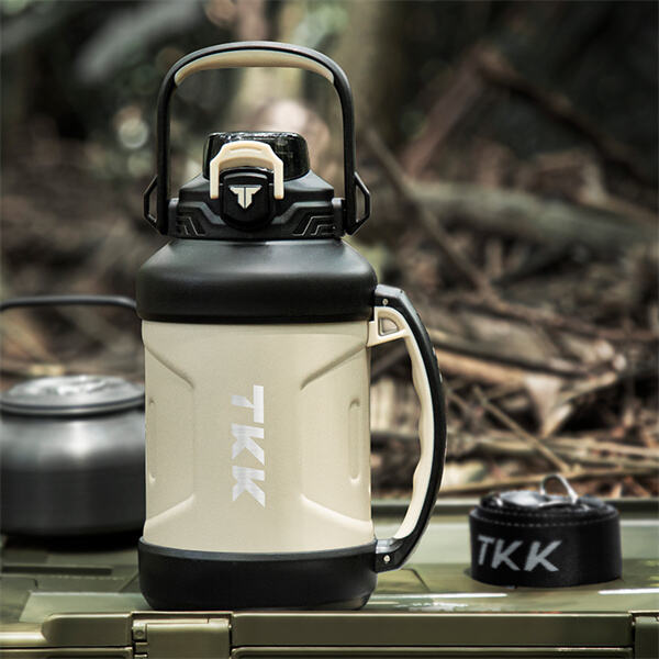 Stylish and practical insulated water bottle with easy-carry handle