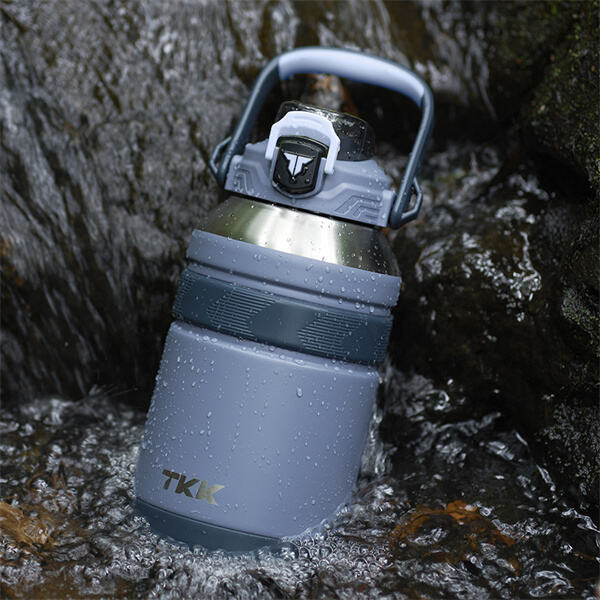How to Use a 40 ounce Water Bottle?