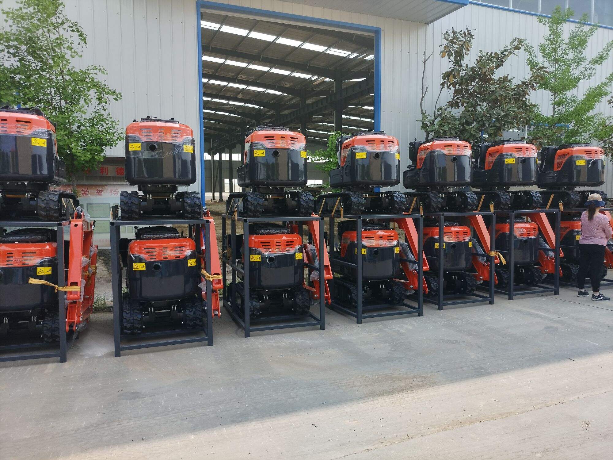 28 sets mini excavators sent to France