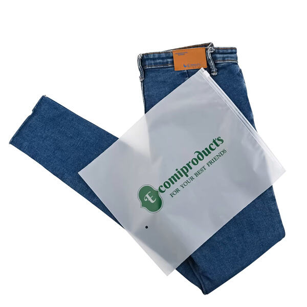 Ensure your clothes stay clean and wrinkle-free with a specialized storage bag.