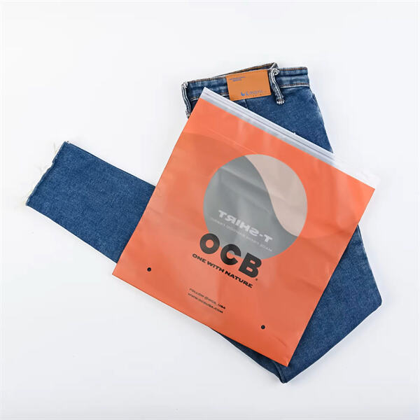 Save space and simplify your closet with a spacious clothes storage bag.
