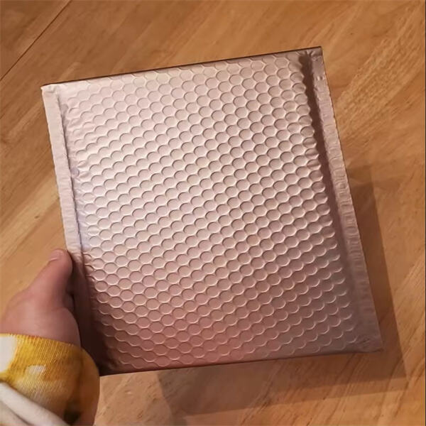 كن متقدمًا في اللعبة مع أغلفة البريد المليئة بالفقاعات المتينة.