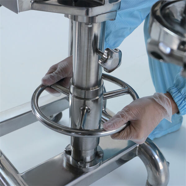 Réduisez les risques de blessures au travail grâce aux élévateurs de fûts