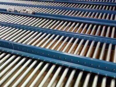 Kako razširljivi valjčni trakovi izboljšujejo prilagodljivost v logističnih skladiščih