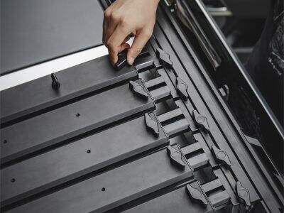 Karbon fiber iç mekânlar, sorunsuz entegrasyon sağlamak için OEM parlaklık seviyelerine uyar