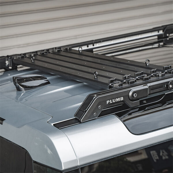 Utilizing the Land Rover Defender 90 roof bars