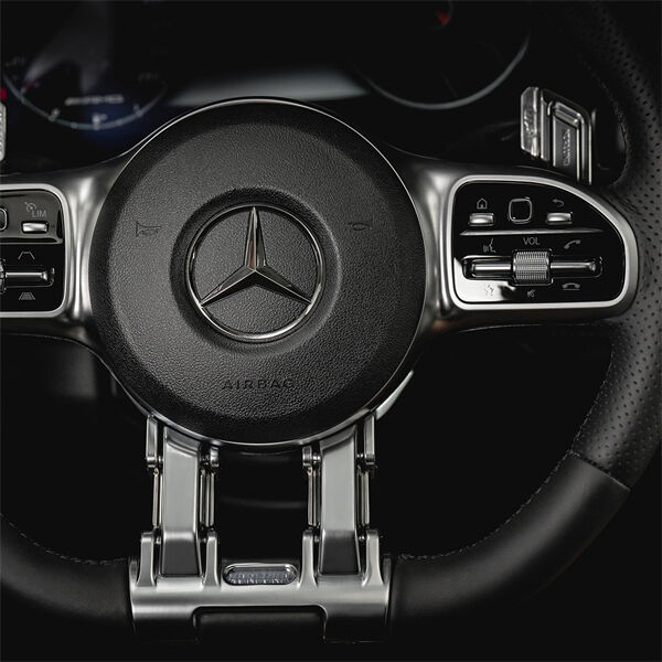 Безопасность и использование связаны с новым рулевым колесом Mercedes