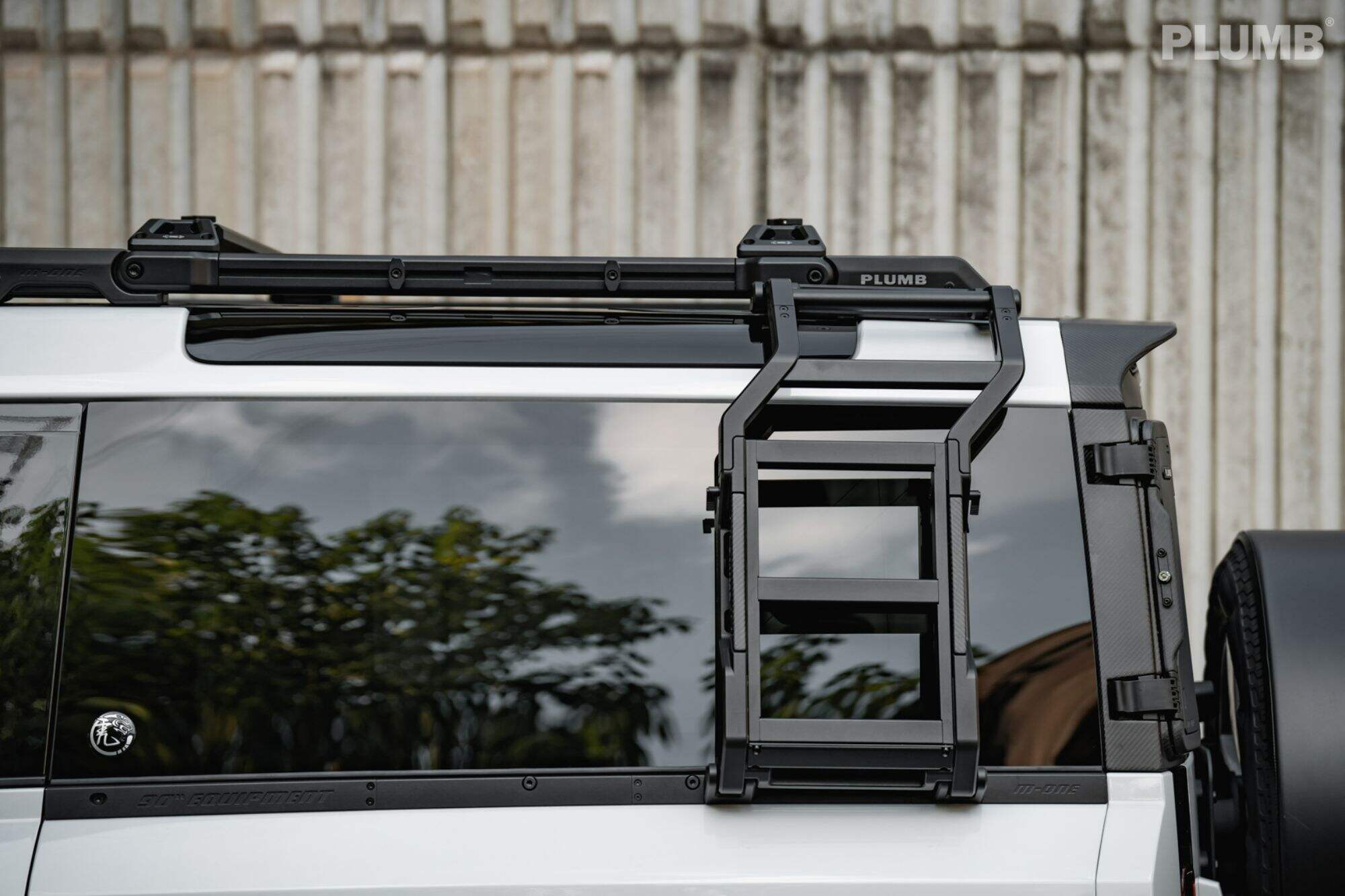 Отвесная боковая лестница для Land Rover Defender 90