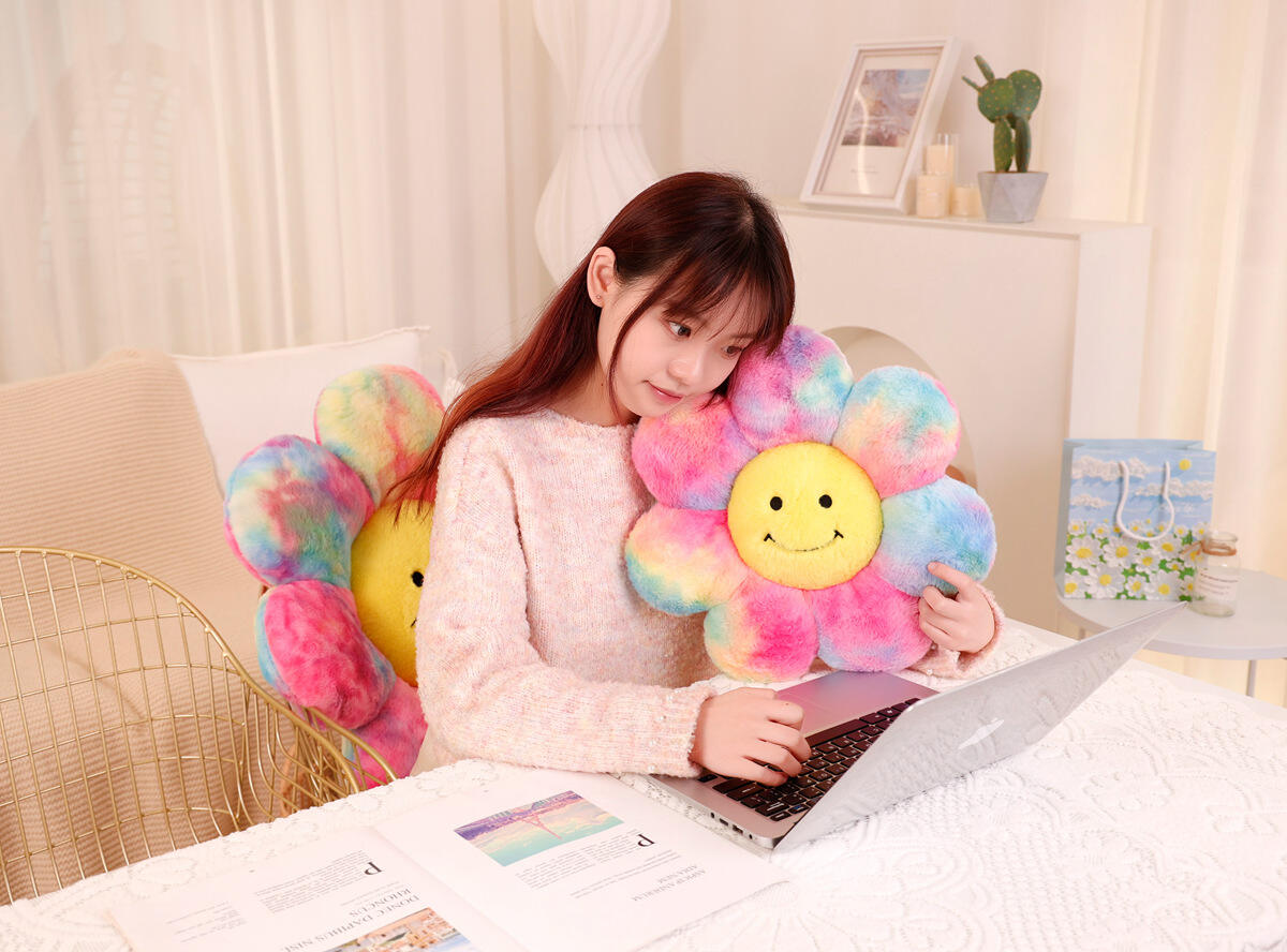 Wholesales Decorative flower pillows Seat Home Decor Geometric Throw Pillow Pillowcase Cushion Covers flower cushion plush toy manufacture