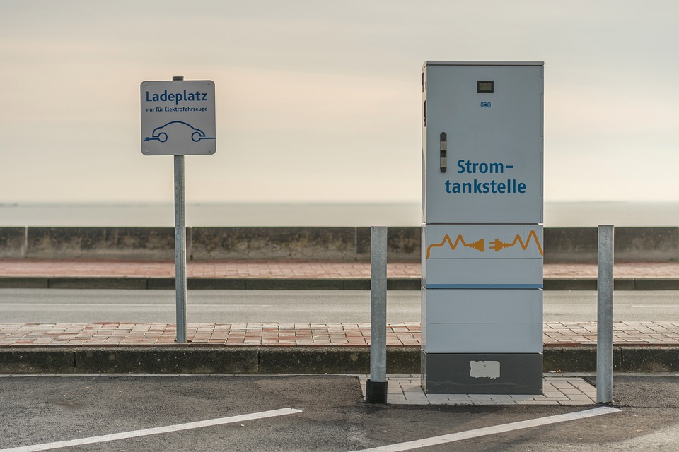 Application of Charging Equipment in Addressing Charging Challenges for New Energy Vehicles