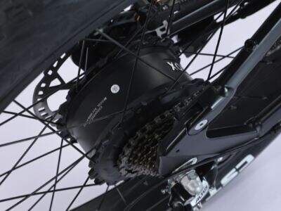 Какие испытательные стандарты подтверждают безопасность и долговечность аккумуляторов электровелосипедов