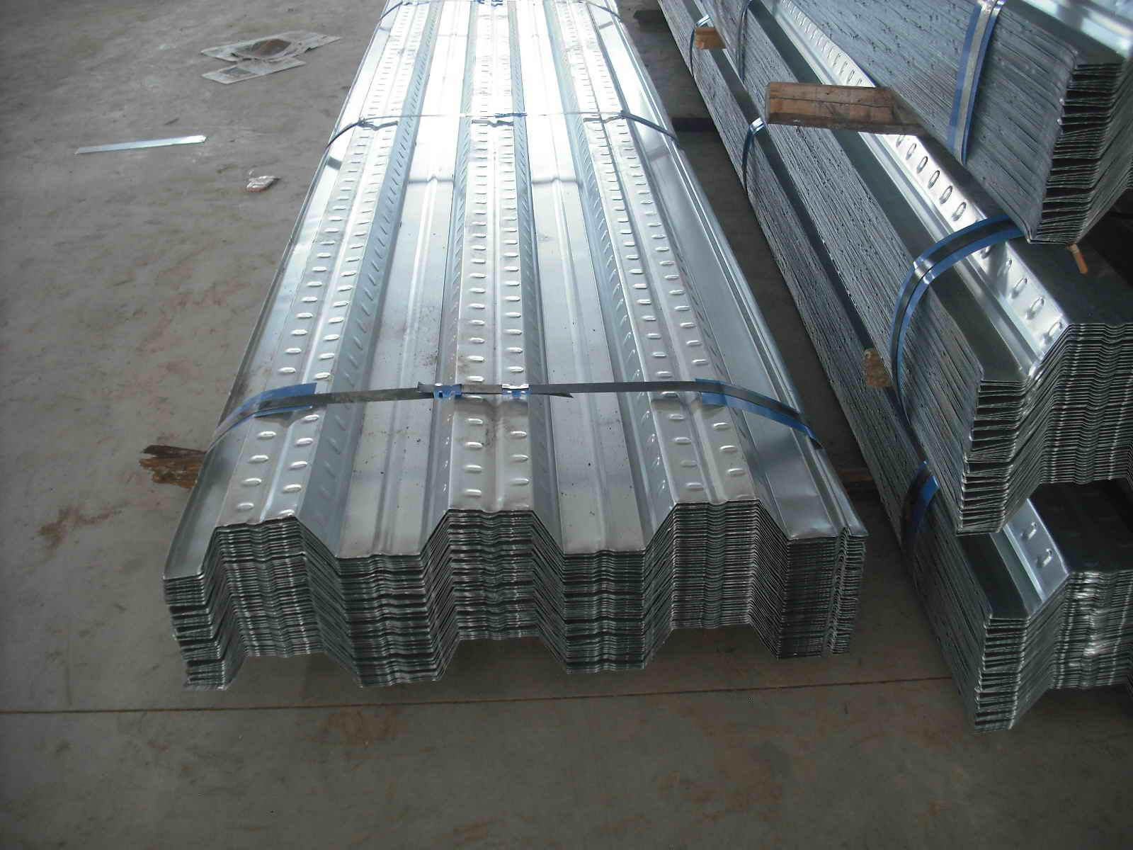 Barato 0.7 mm 1.2 mm galvanizado telhado telhado chapa de aço galvanizado aço corrugado deck metal piso construir decks de aço fornecedor