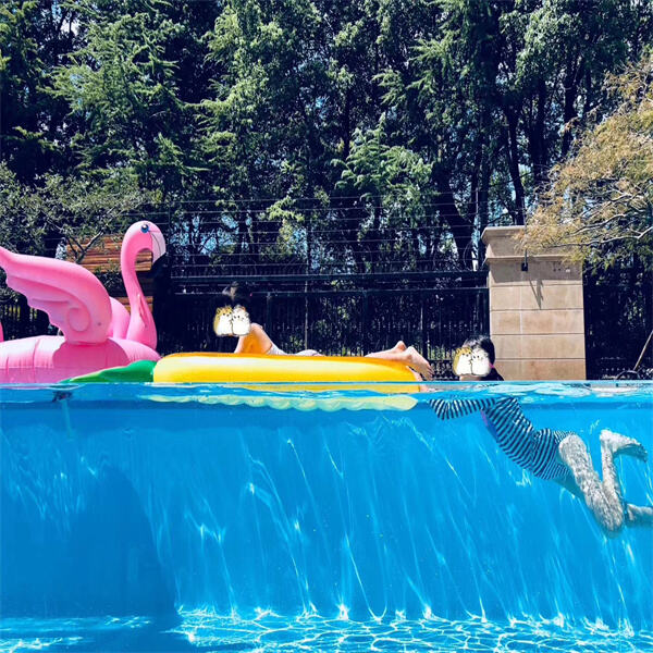 Mabuti ang Pagpahinga at Pagluluo sa Malinaw na Plastikong Pool