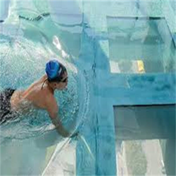 Magnificent Acrylic Pool Wall for Your Outdoor Space