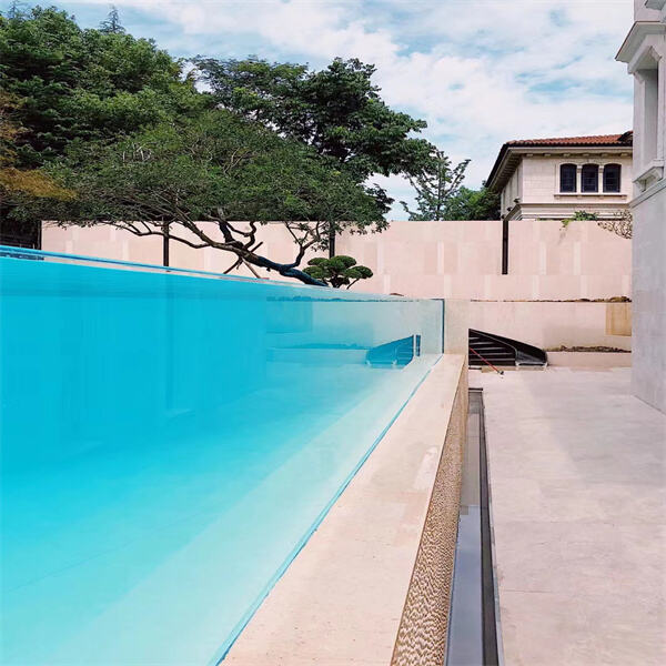 The Durability of Acrylic Pool Panels Against Harsh Weather Conditions