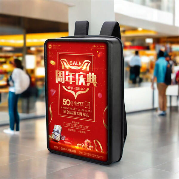 اصل إلى جمهورك المستهدف باستخدام لوح إعلاني متحرك بشاشة LCD أثناء المشي