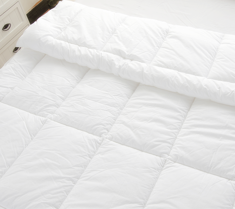 All season hotel / home cheap 100% polyester super soft white quilt insert made in China details