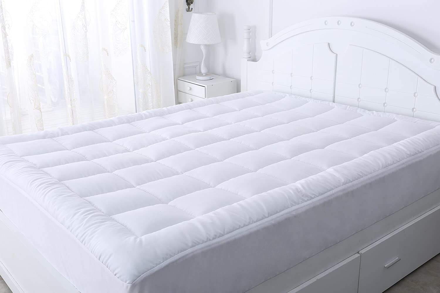 Custom King / Queen / Full Size Thick Pillow Top Bed Mattress Topper white bed polyester mattress pad supplier