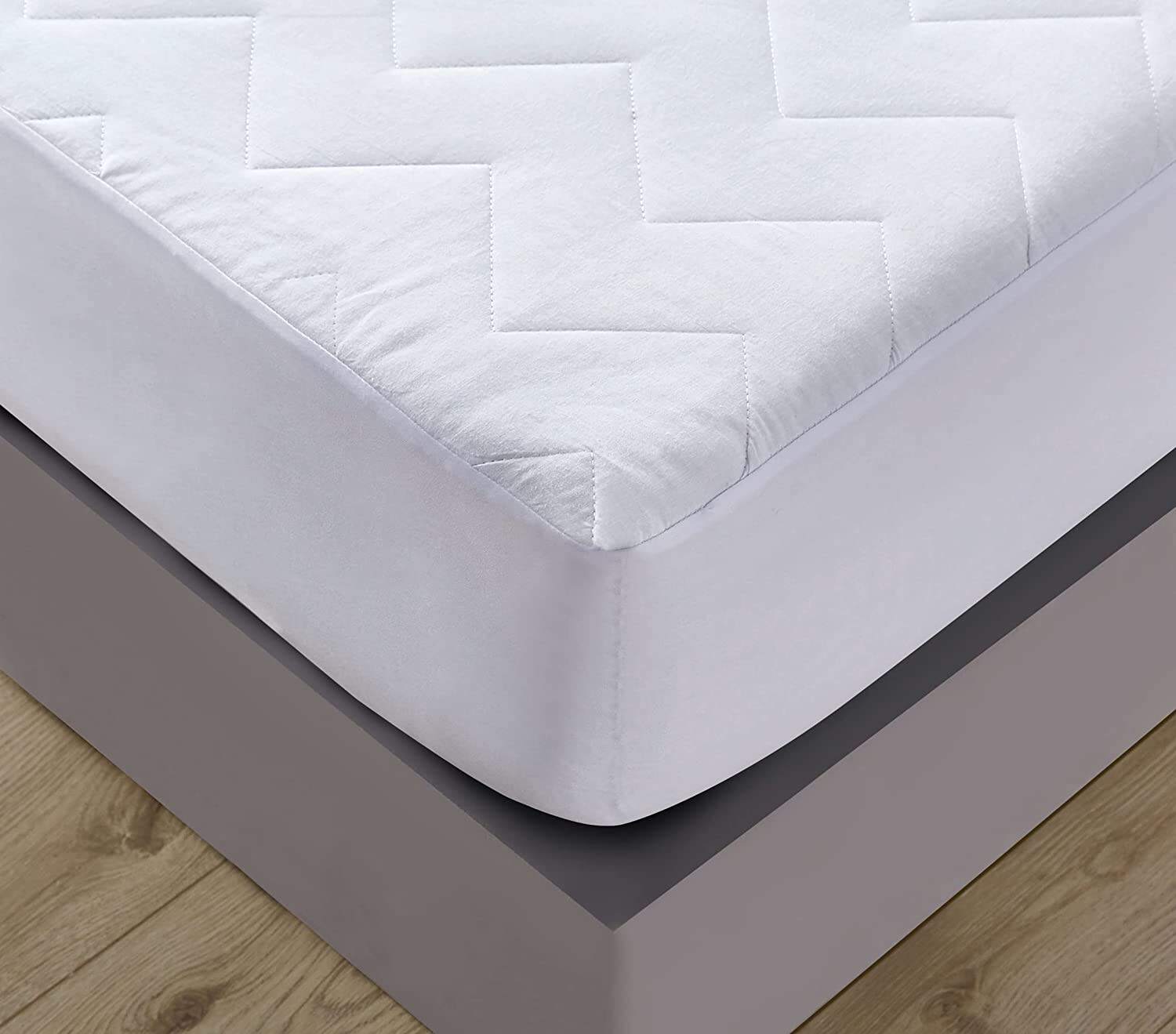 Factory OEM polyester Soft Breathable Anti-Microbial White Waterproof Protector mattress pad cover supplier